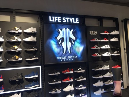 湖北江漢路某鞋店-室內Q2.5
